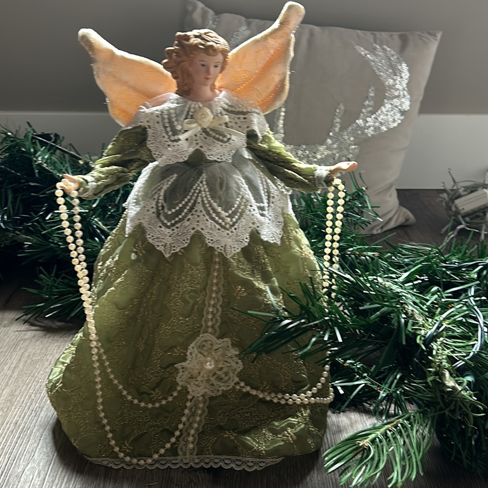 Tree top Angel